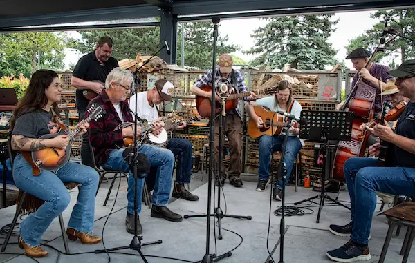 Duesseldorf-Bluegrass-Jam-Session_2_600x408